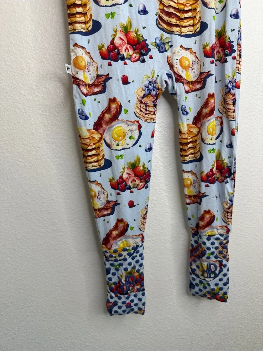 BUMS & ROSES sz 2T Bamboo Pancakes/Bacon Breakfast One-Piece Zip Footie Pjs